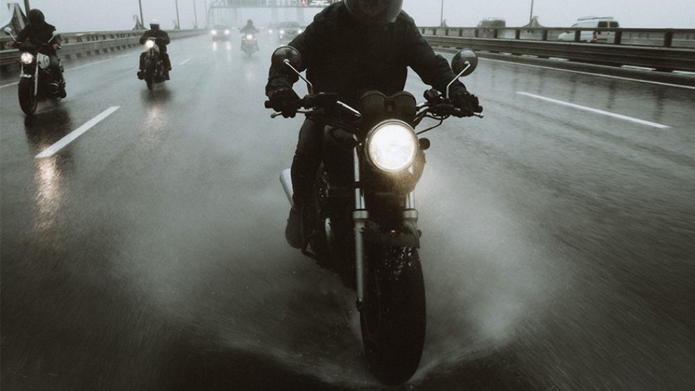 Riding under the rain: Choose your gear