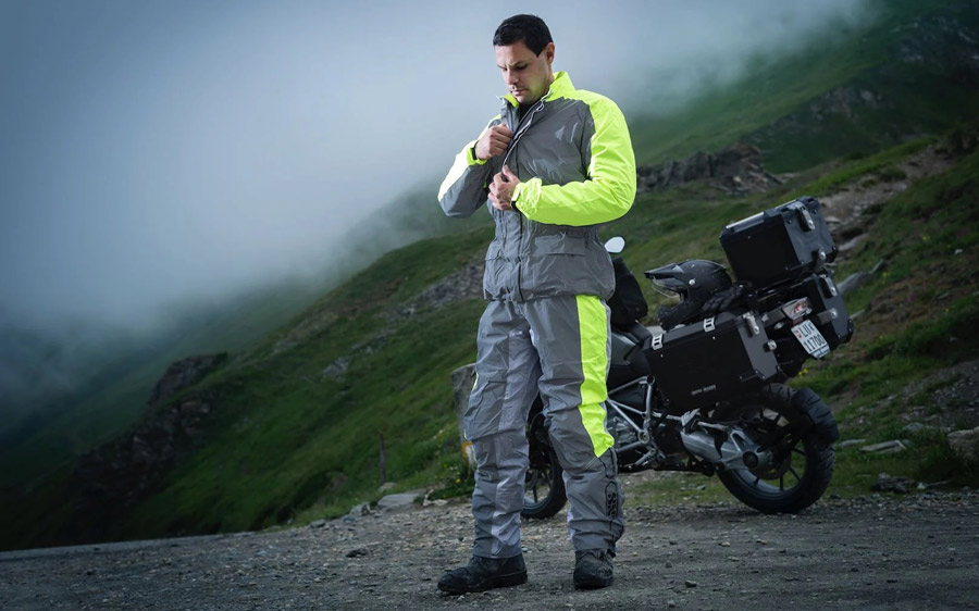 Οδήγηση μηχανής βροχή: αδιάβροχα μηχανής μπουφάν & παντελόνια 