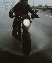 Εξοπλισμός αναβάτη για Οδήγηση μηχανής υπό βροχή