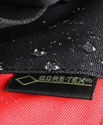 Οδήγηση μηχανής βροχή: αδιάβροχα χειμερινά ρούχα μηχανής